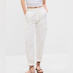 GAP Women’s White Cargo Pants